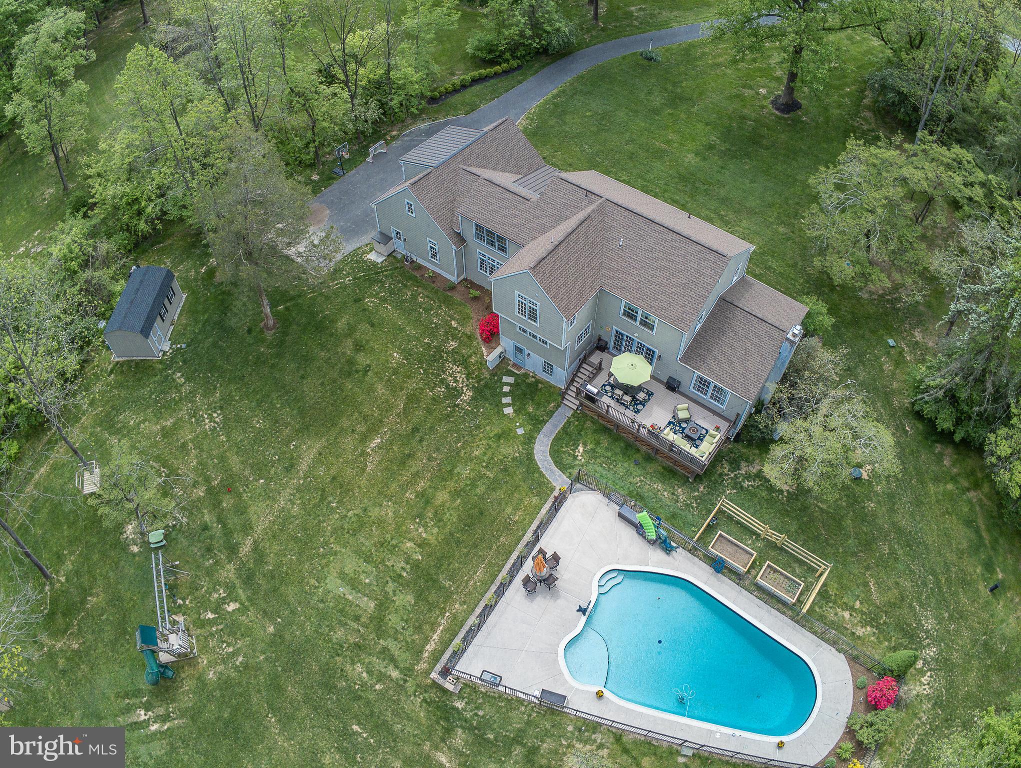 COUNTRYVIEW - Residential