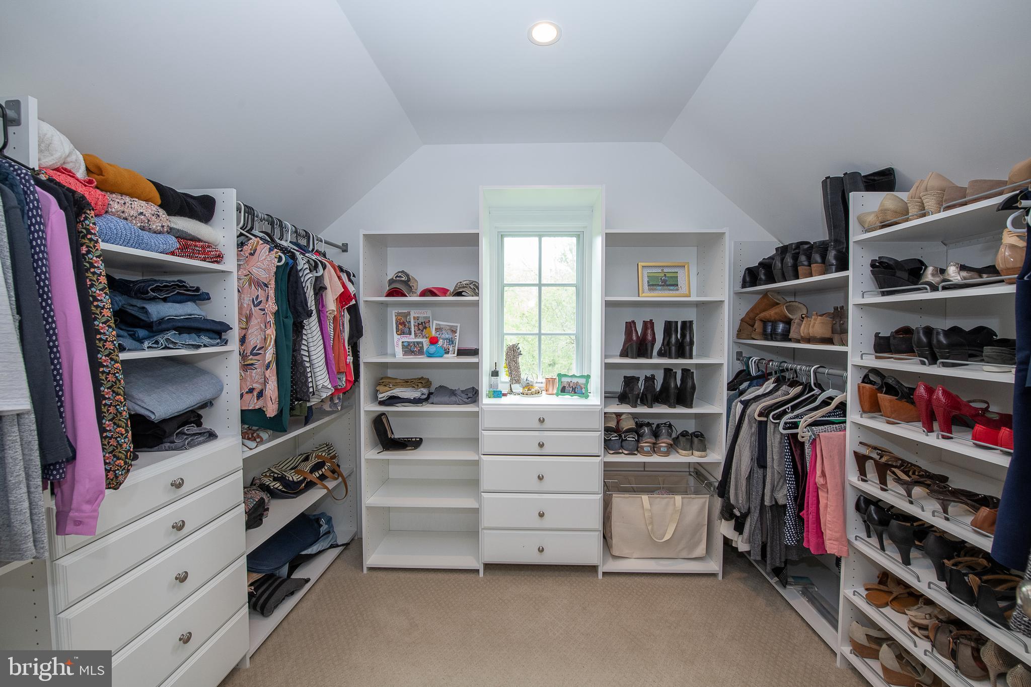 COUNTRYVIEW - Residential