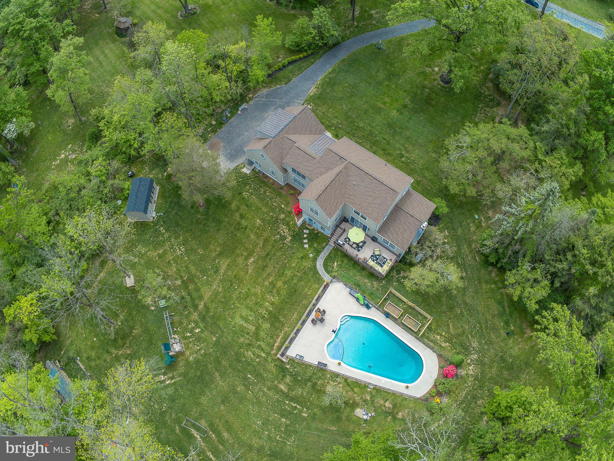 COUNTRYVIEW - Residential