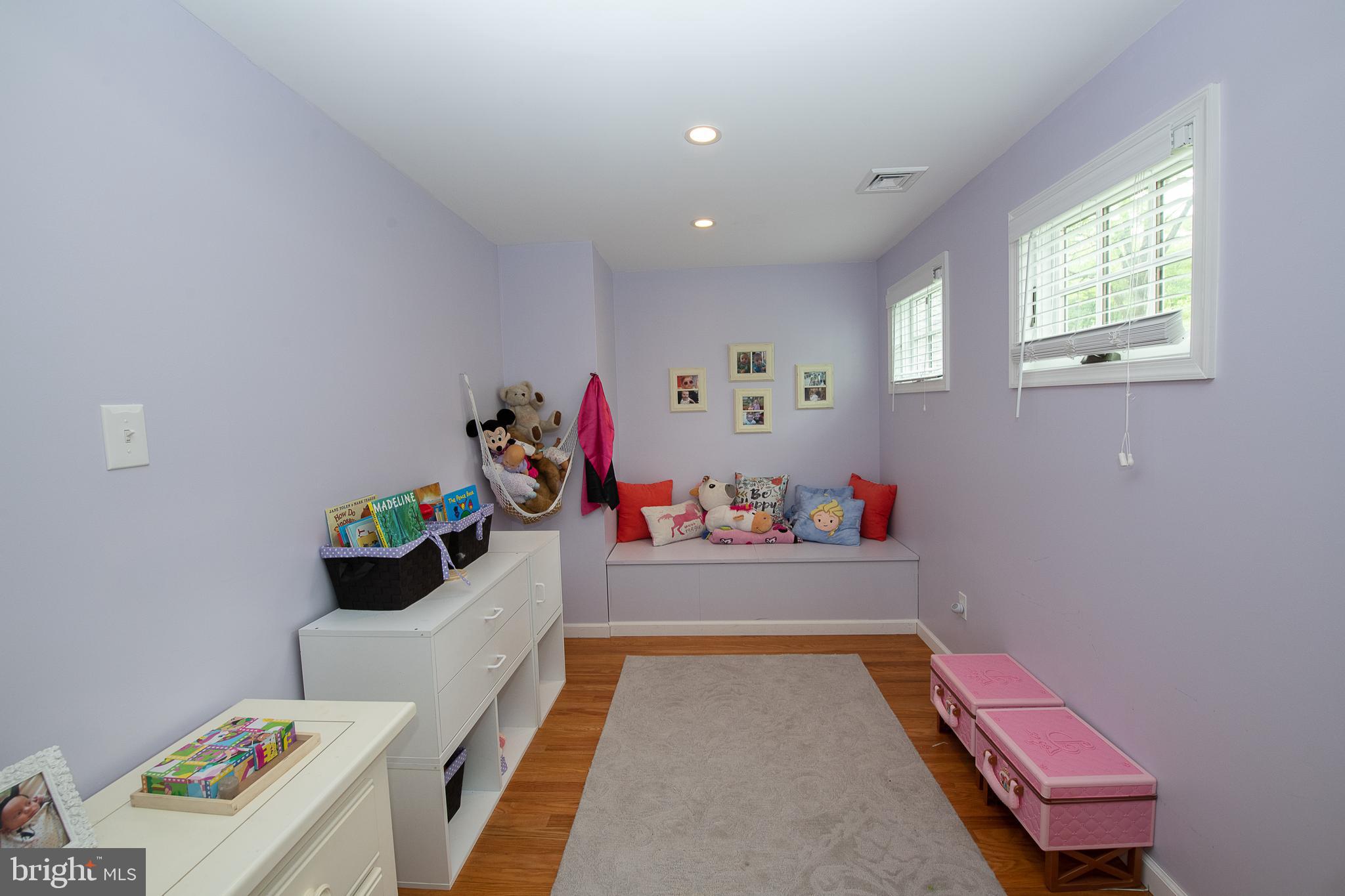 COUNTRYVIEW - Residential