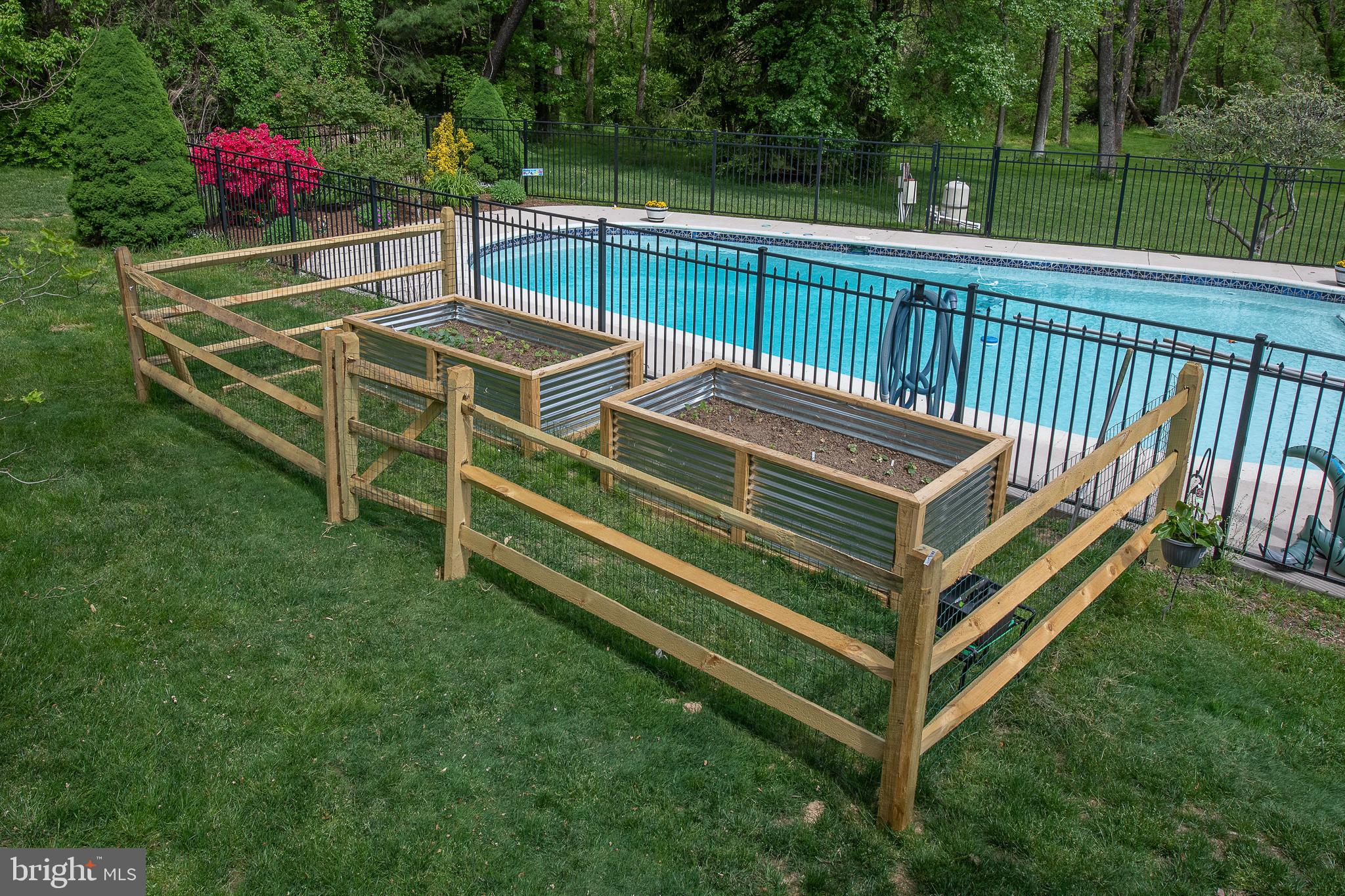 COUNTRYVIEW - Residential