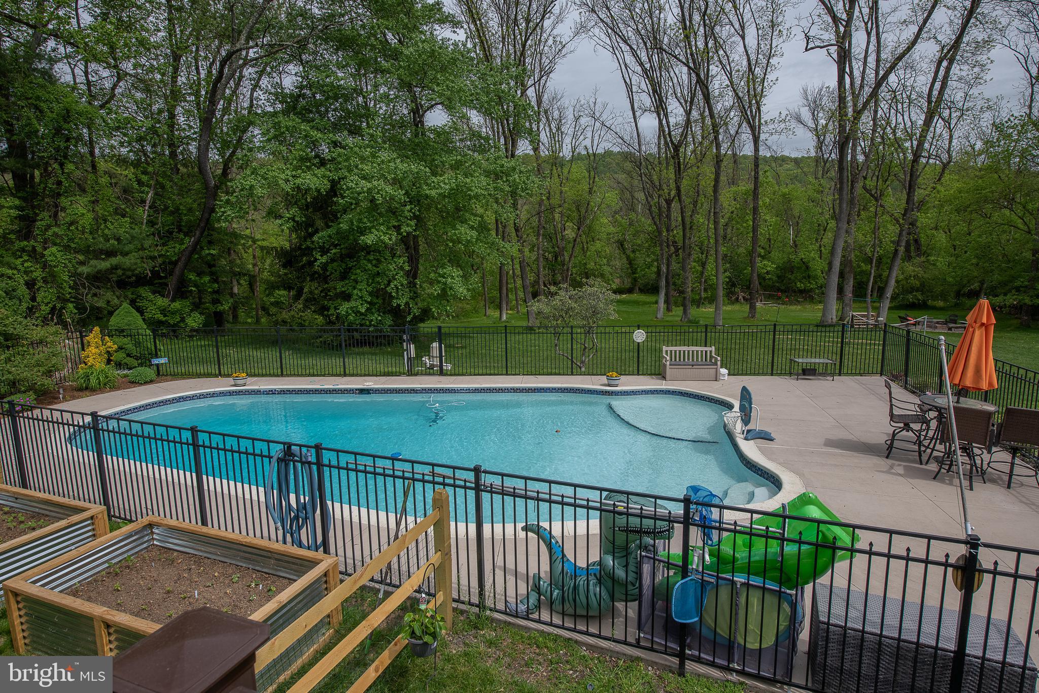 COUNTRYVIEW - Residential