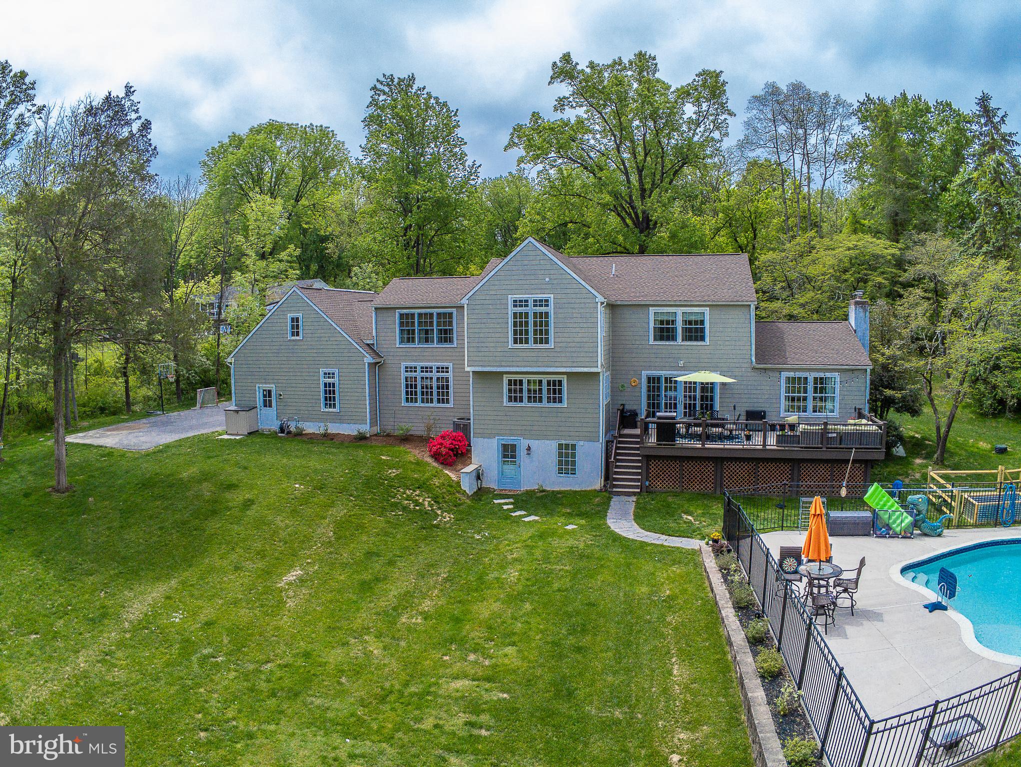 COUNTRYVIEW - Residential