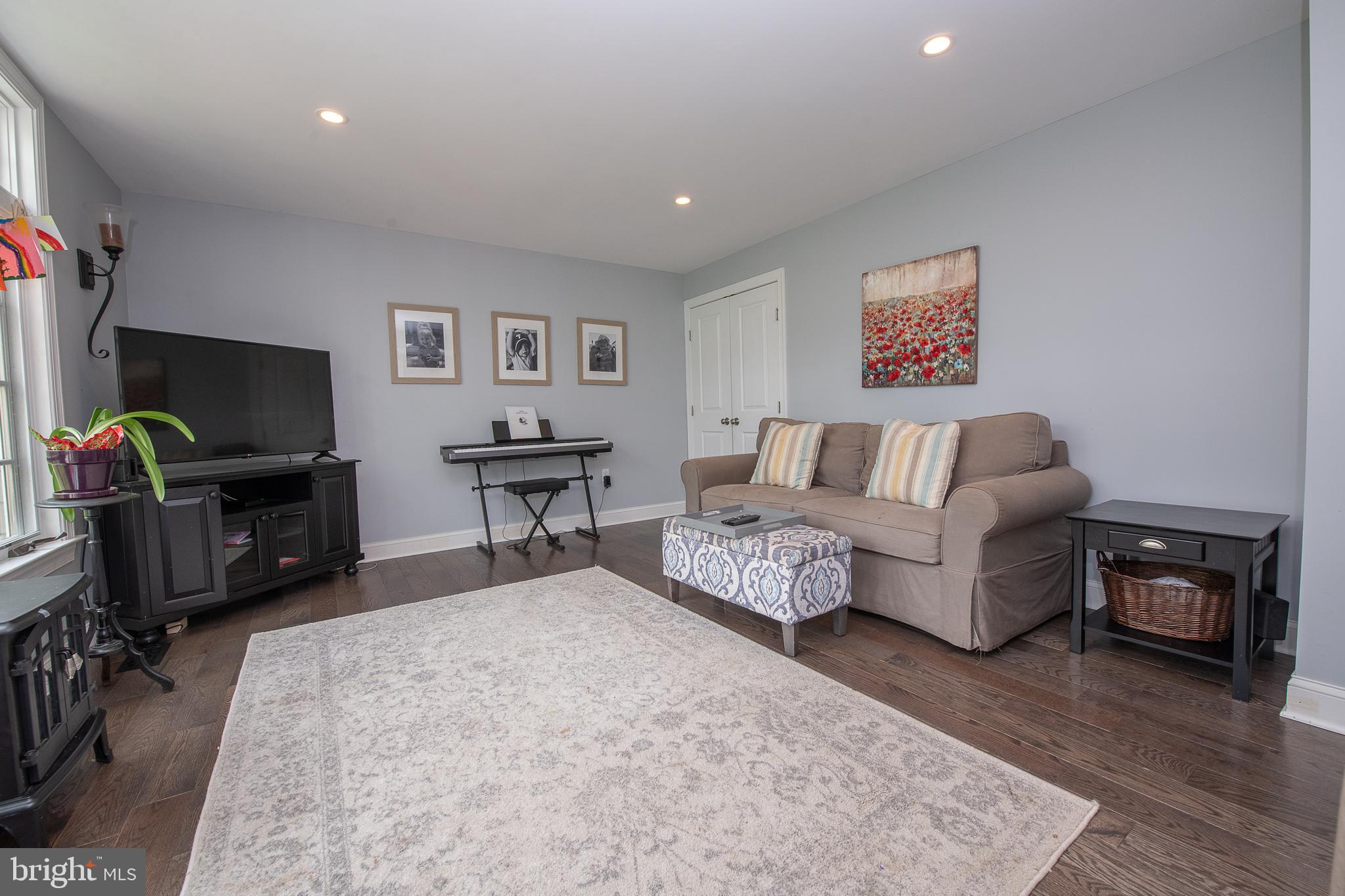 COUNTRYVIEW - Residential