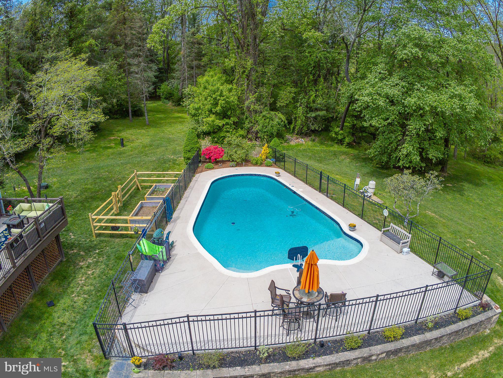 COUNTRYVIEW - Residential