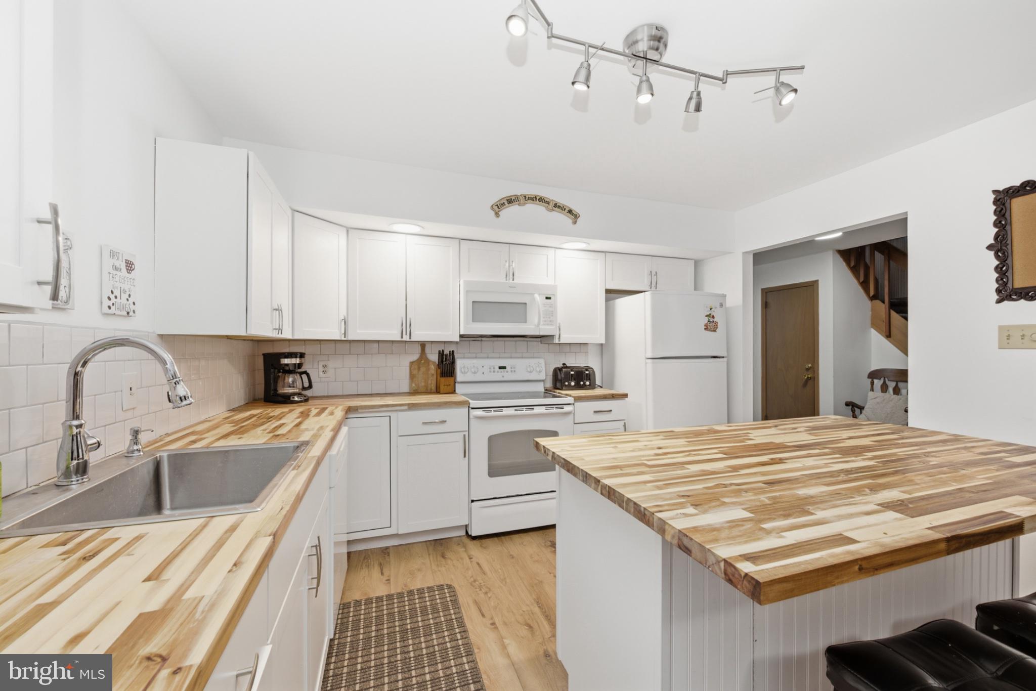 RIDGEWOOD CNTRY ESTS - Residential