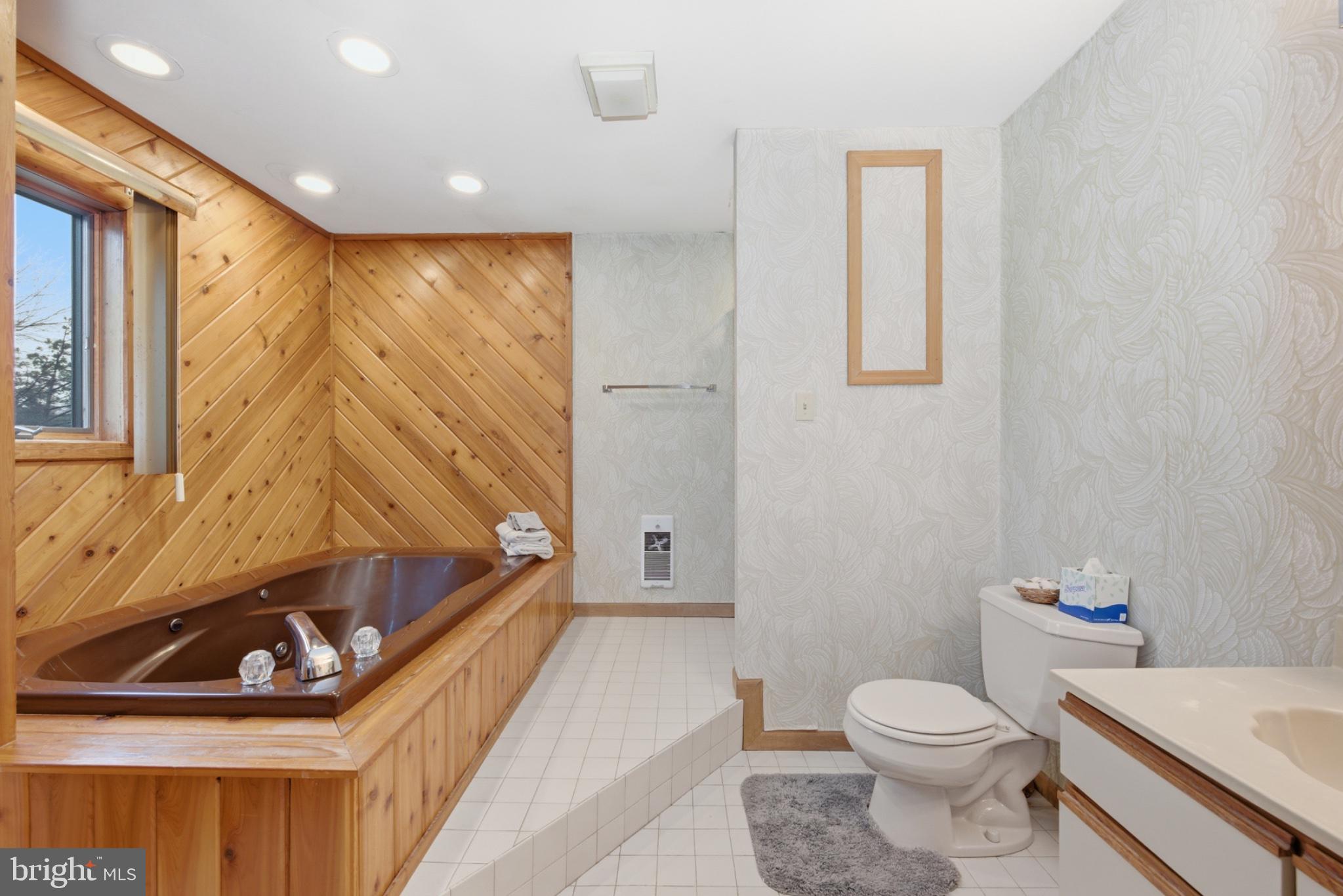 RIDGEWOOD CNTRY ESTS - Residential