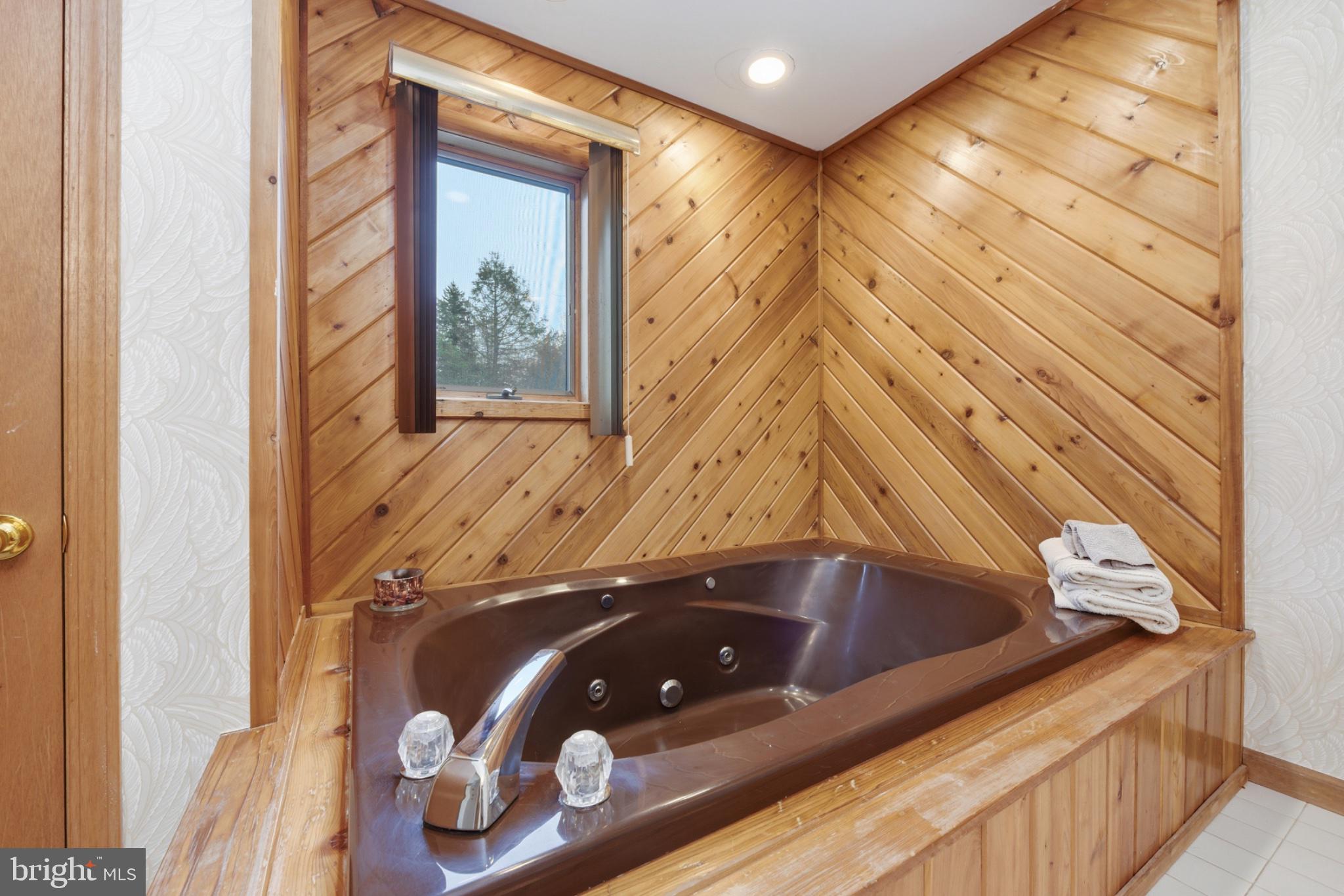 RIDGEWOOD CNTRY ESTS - Residential