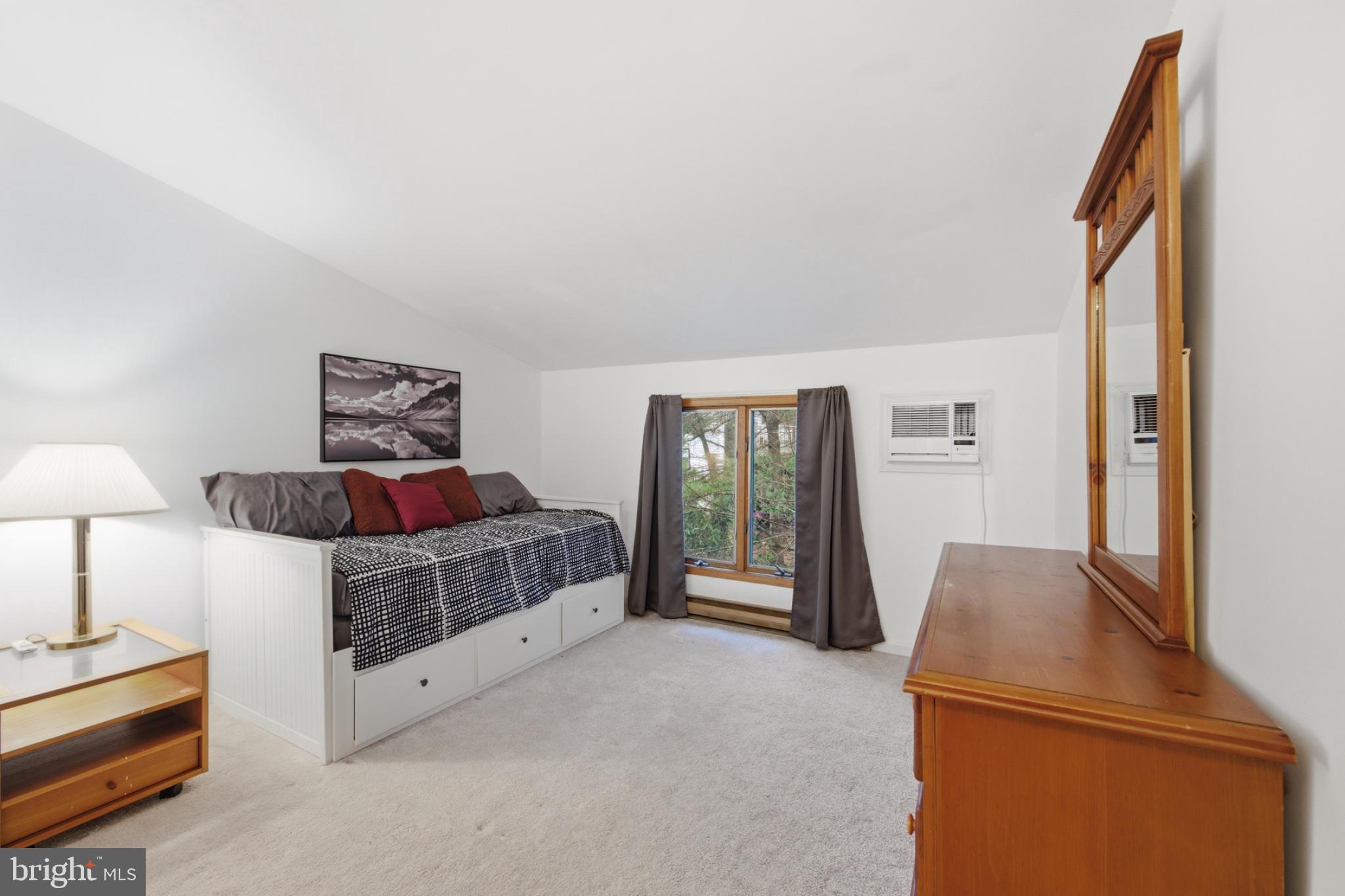 RIDGEWOOD CNTRY ESTS - Residential