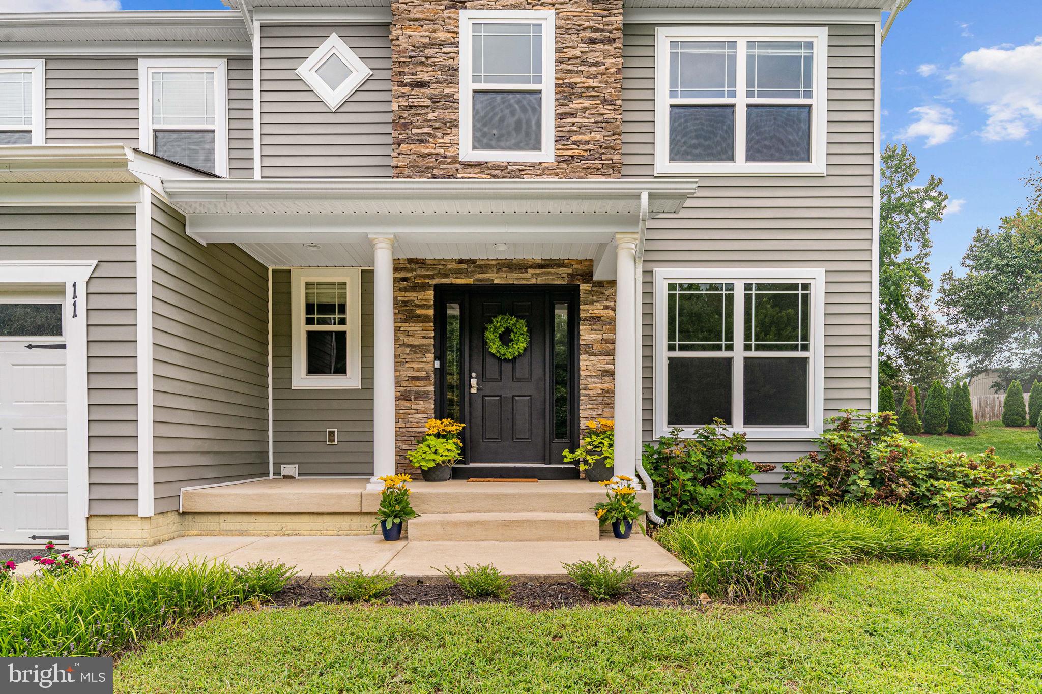 11 PRESCOTT LANE