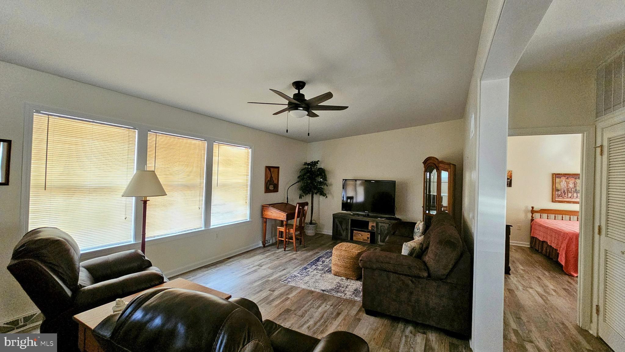 HYDE PARK - Residential