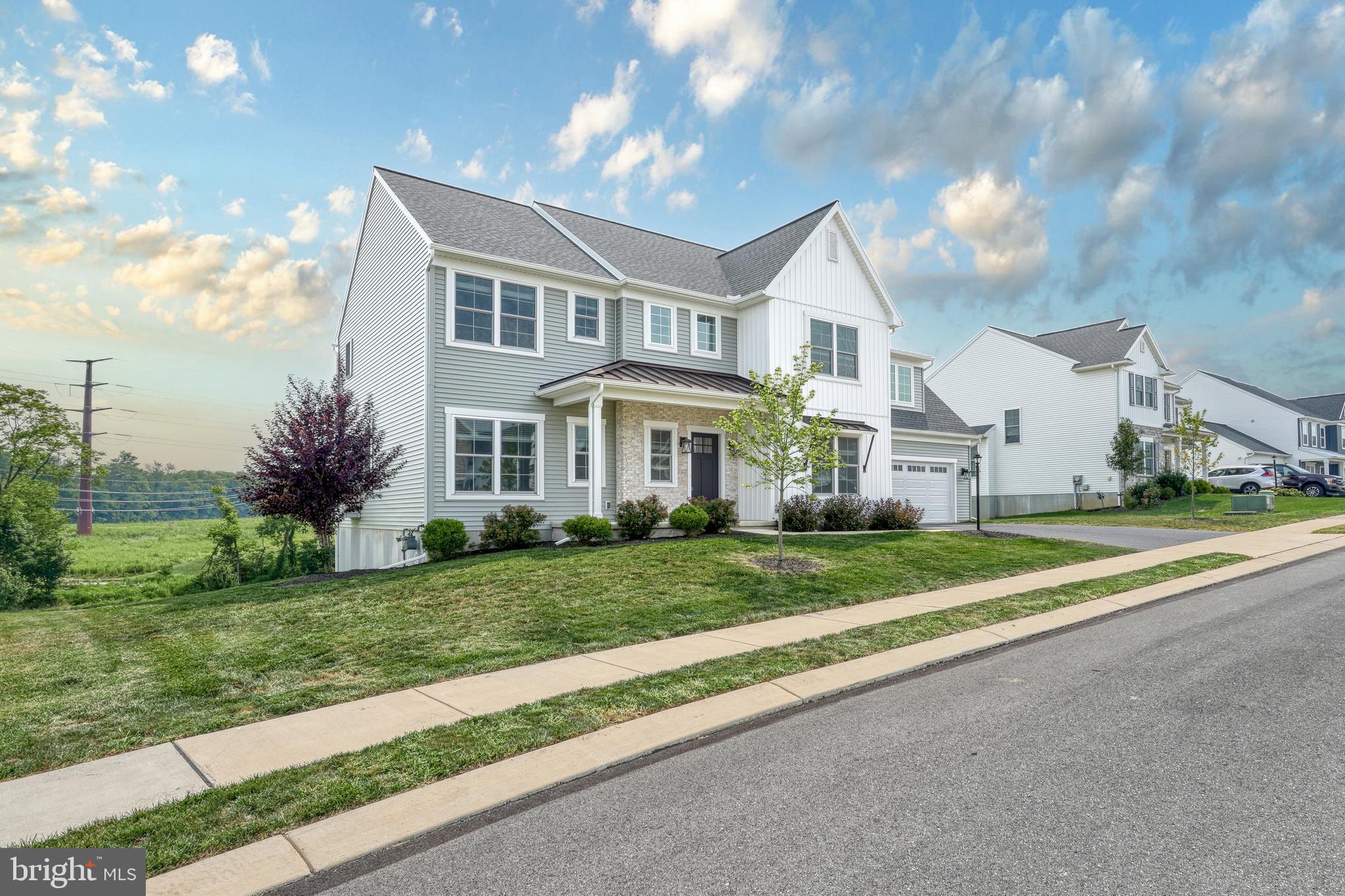 2056 N AUTUMN CHASE DRIVE