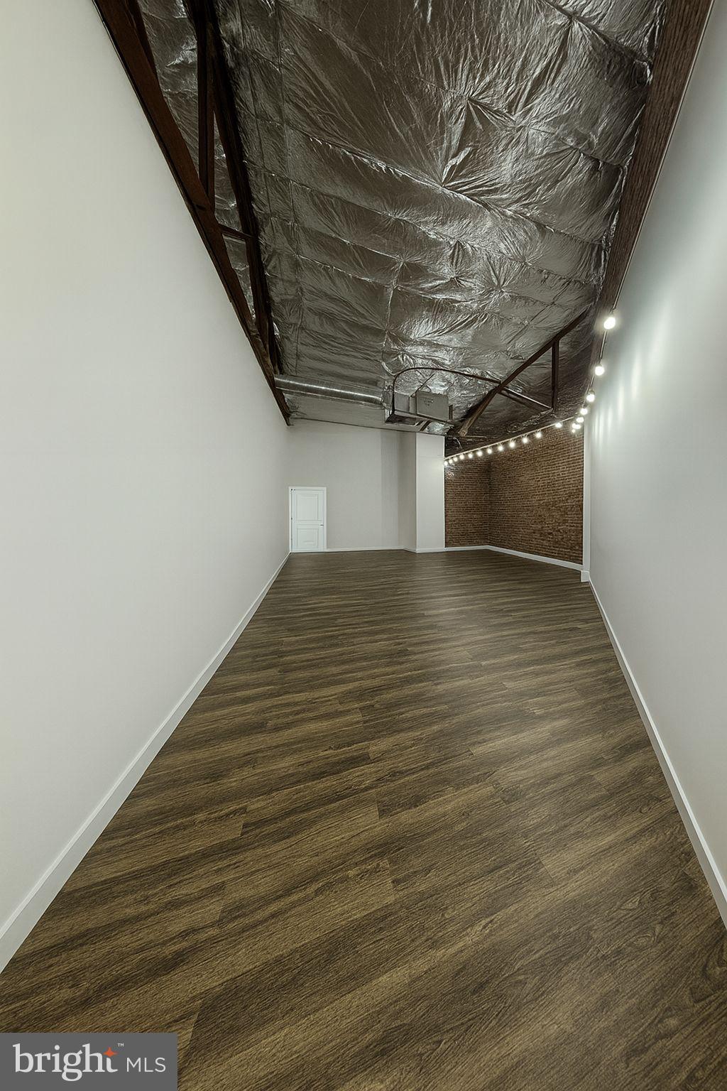 GERMANTOWN - Commercial Lease