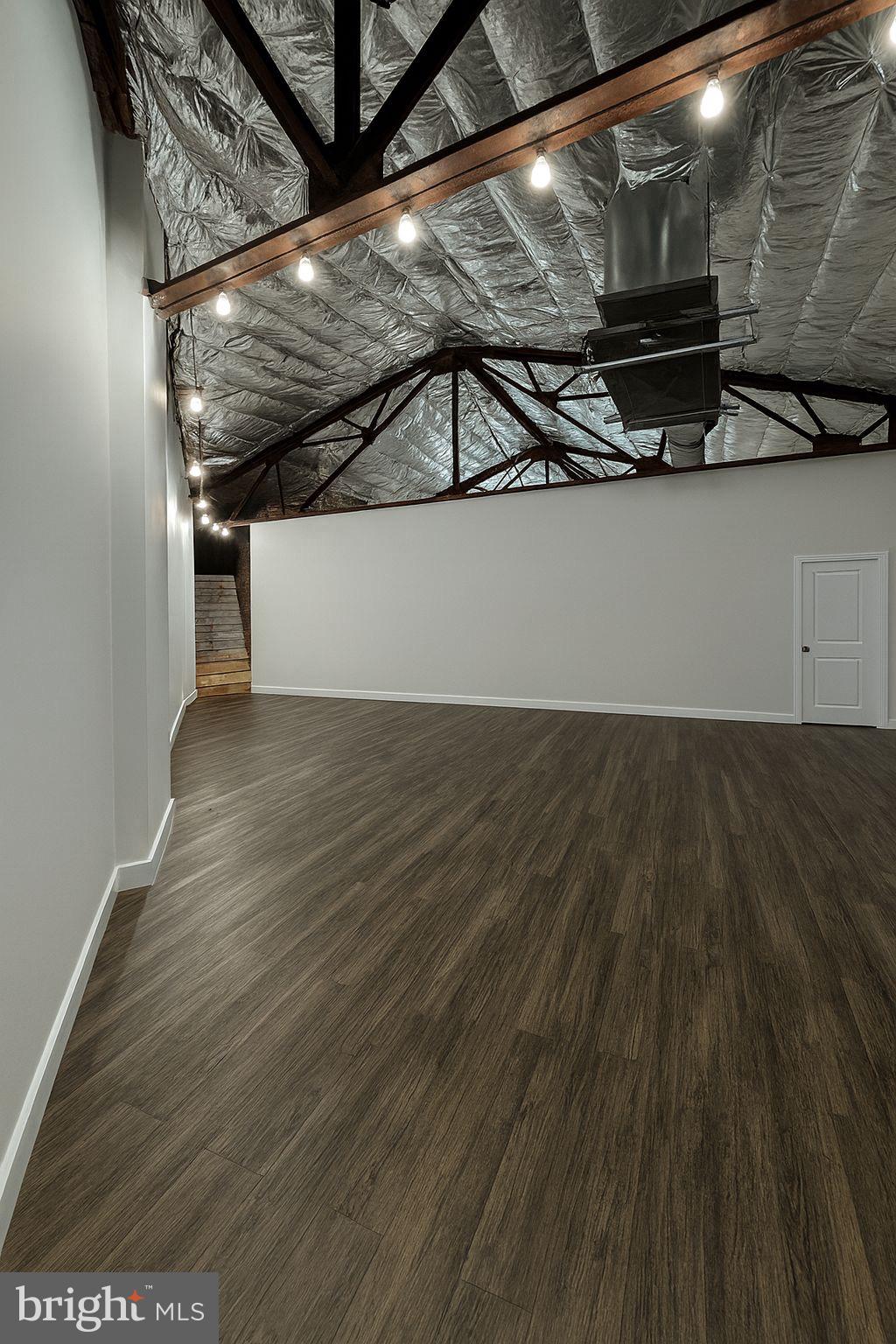 GERMANTOWN - Commercial Lease