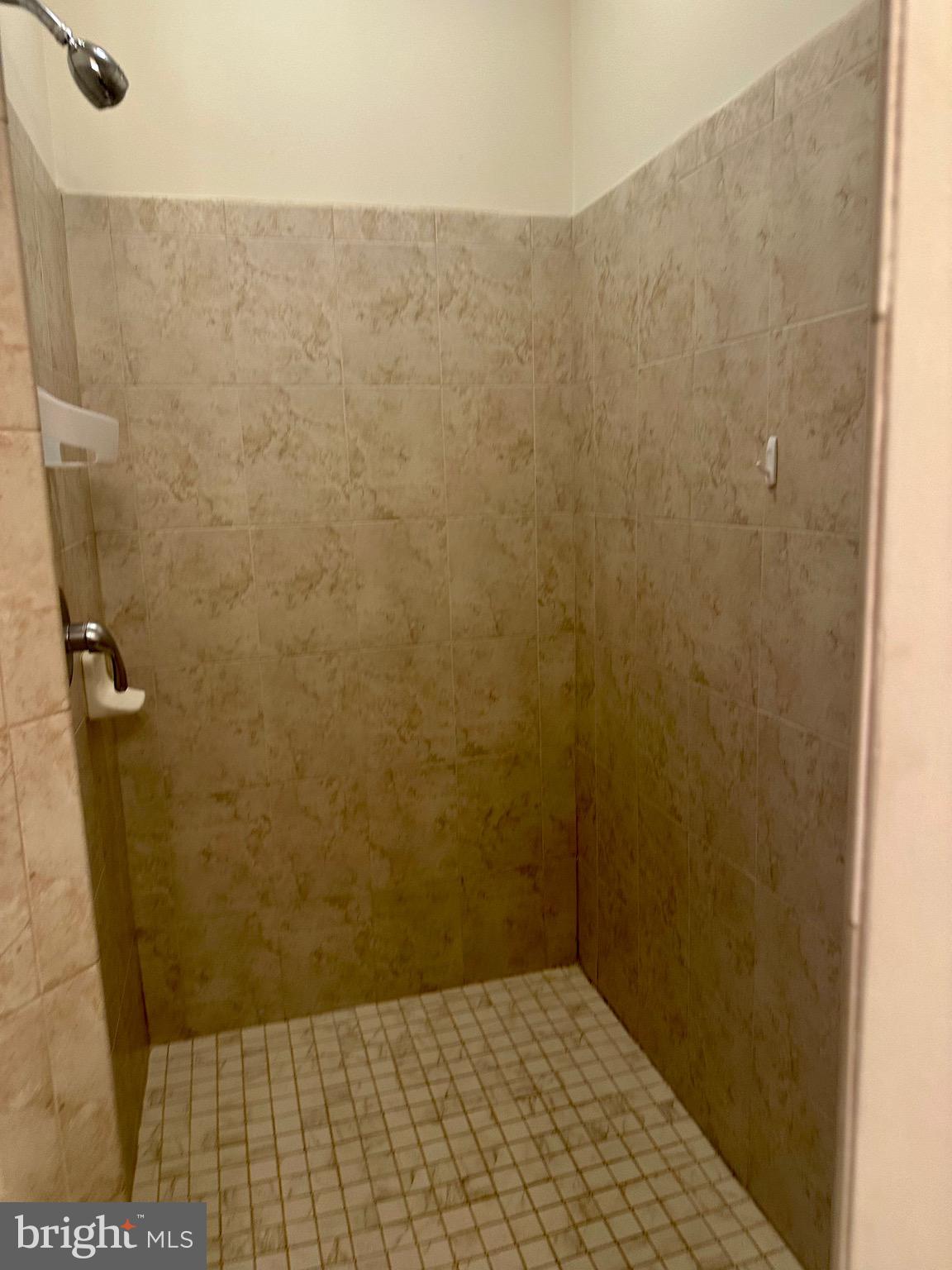 CENTENNIAL COMMONS - Residential Lease