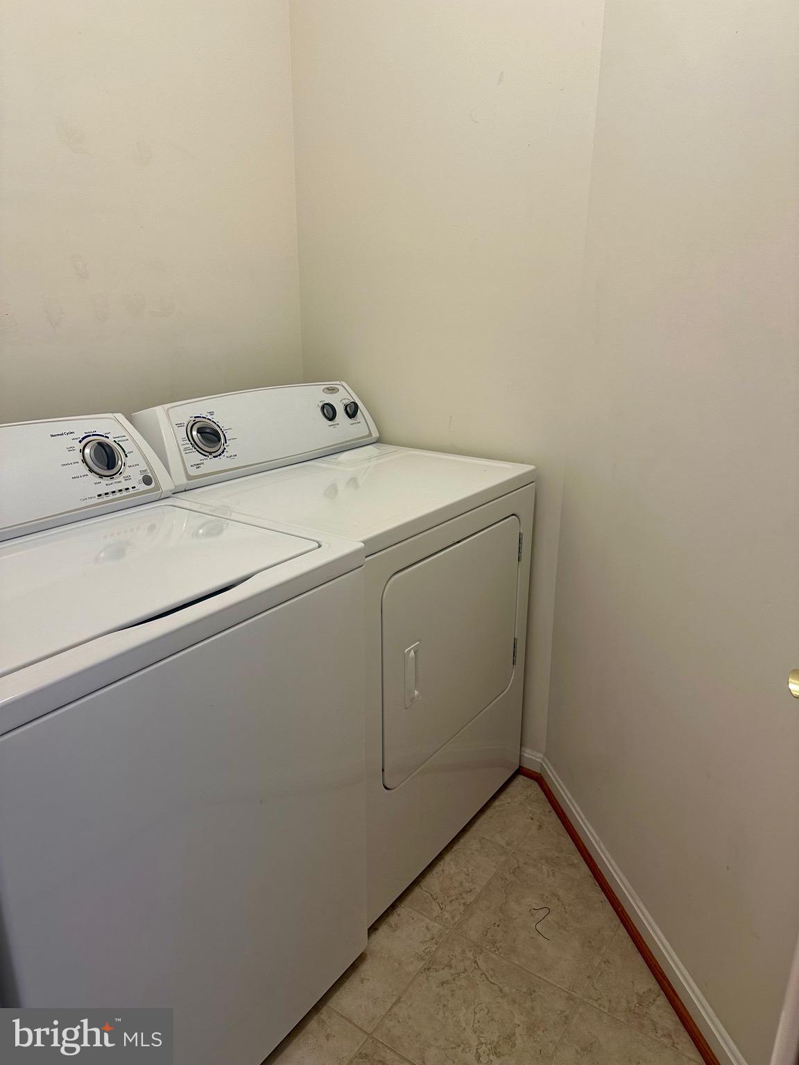 CENTENNIAL COMMONS - Residential Lease