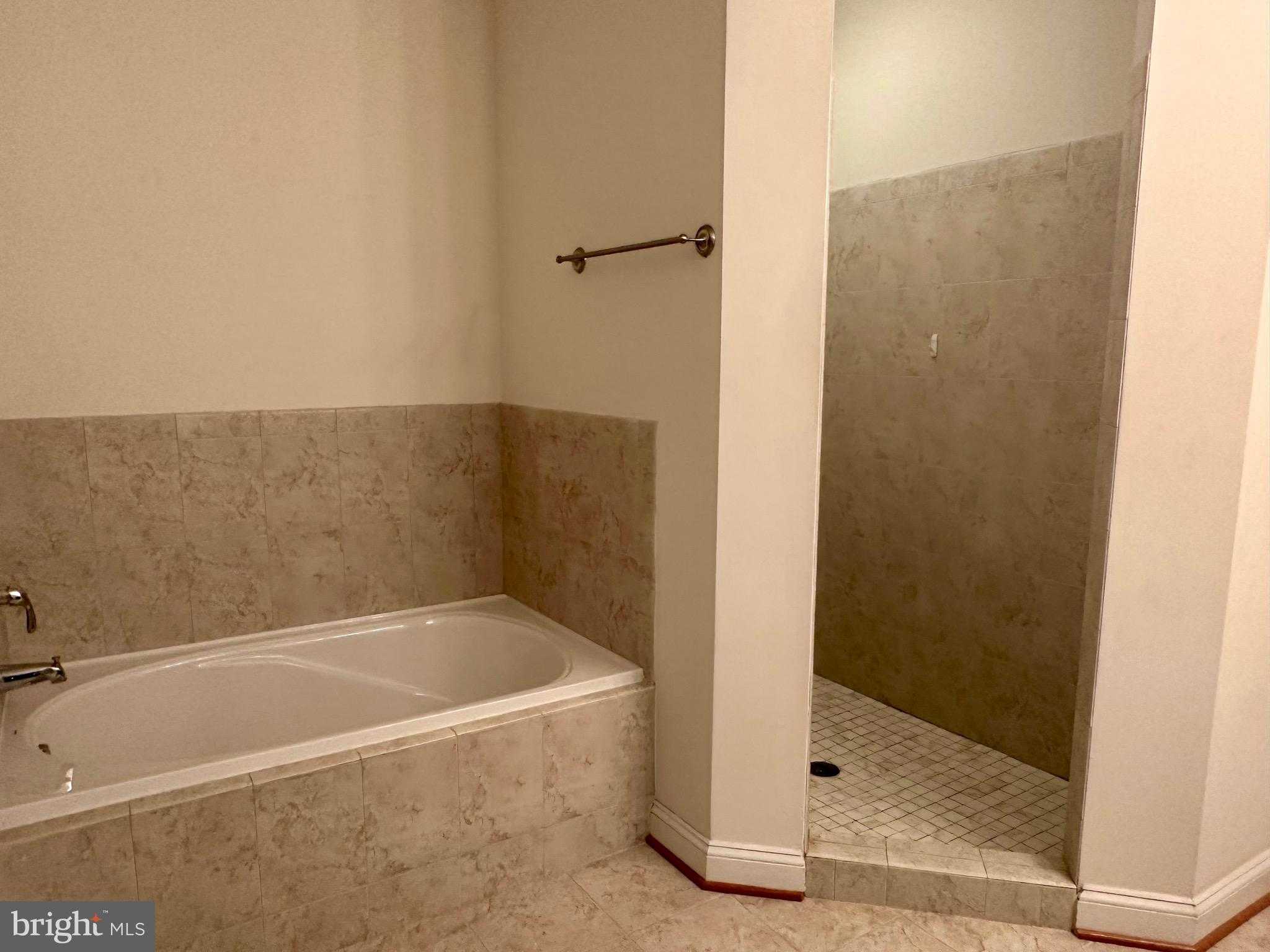 CENTENNIAL COMMONS - Residential Lease