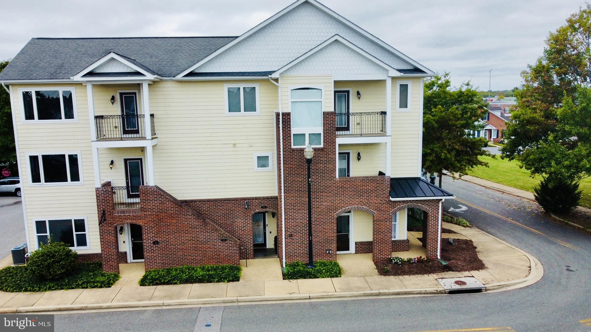 CENTENNIAL COMMONS - Residential Lease