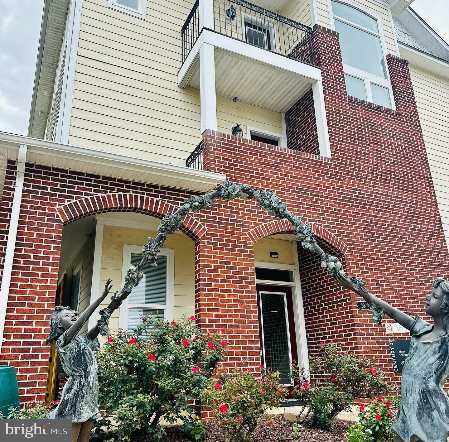 CENTENNIAL COMMONS - Residential Lease