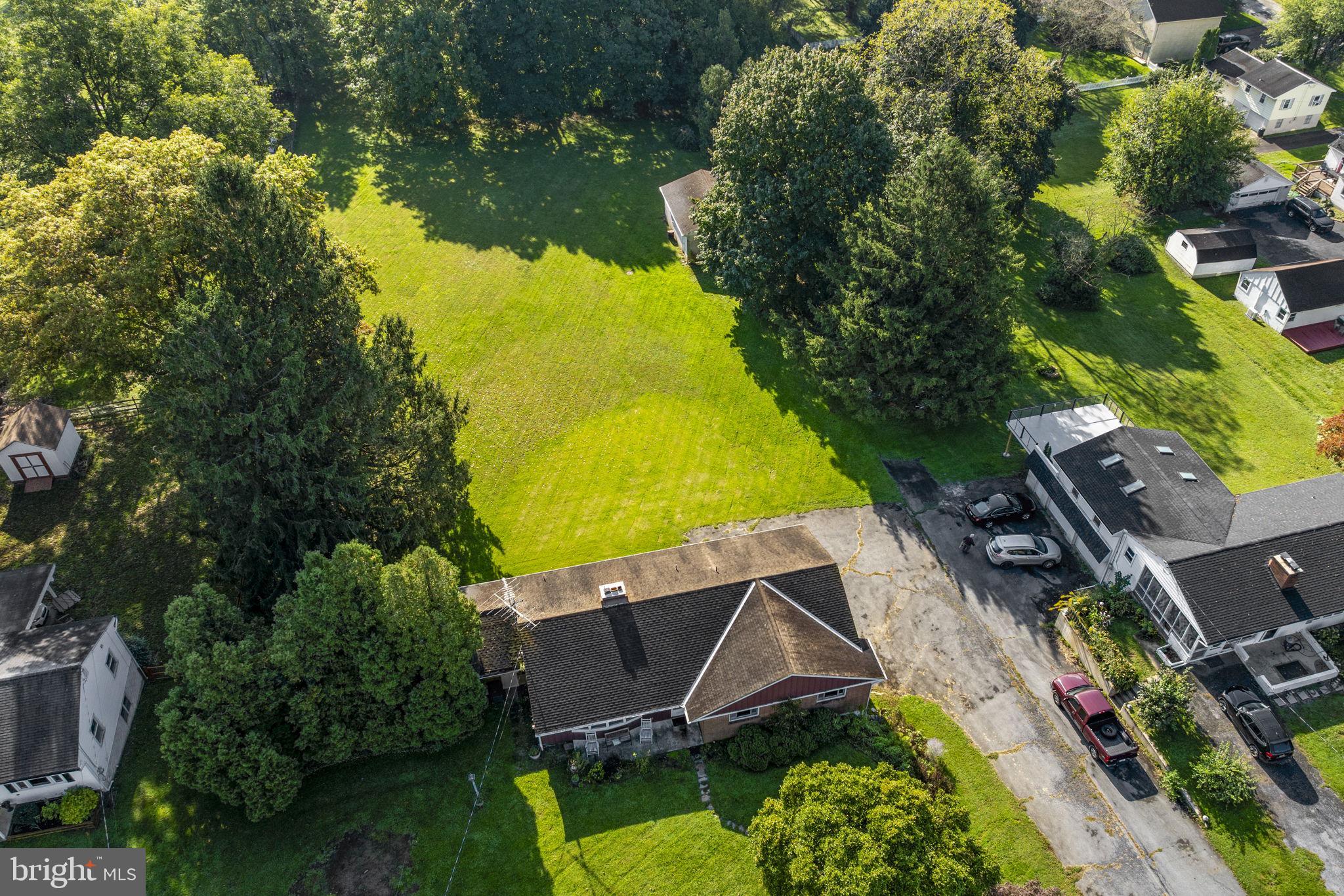2460 HONEYSUCKLE LANE