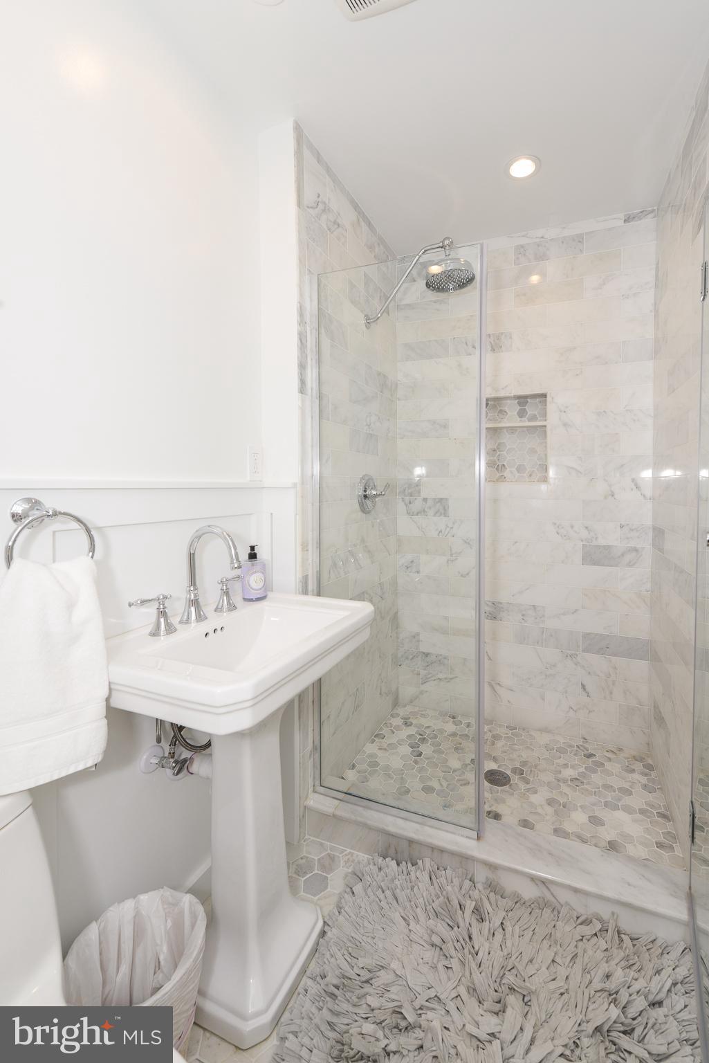 LYON PARK - Residential Lease