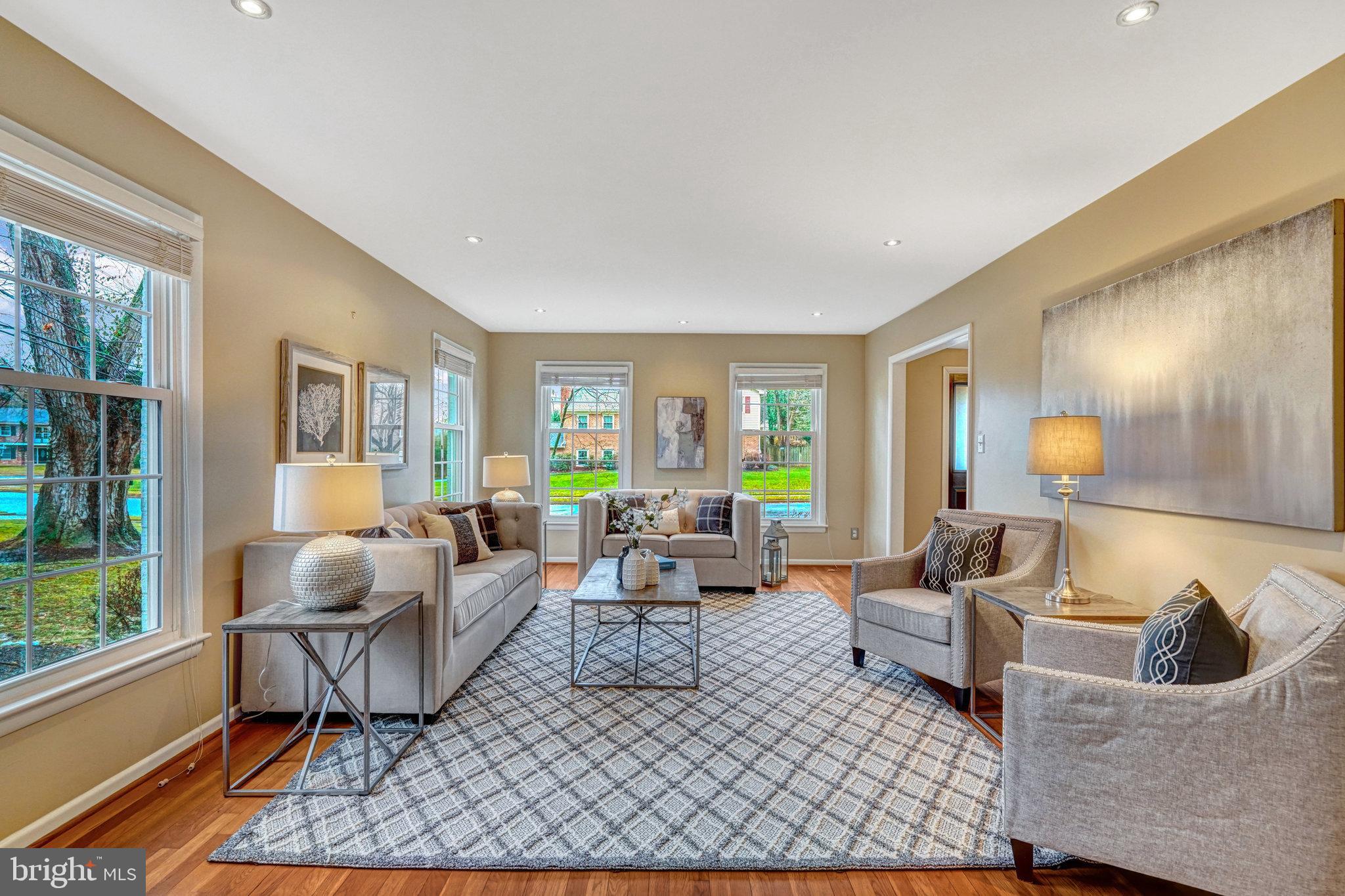 MC LEAN HAMLET - Residential