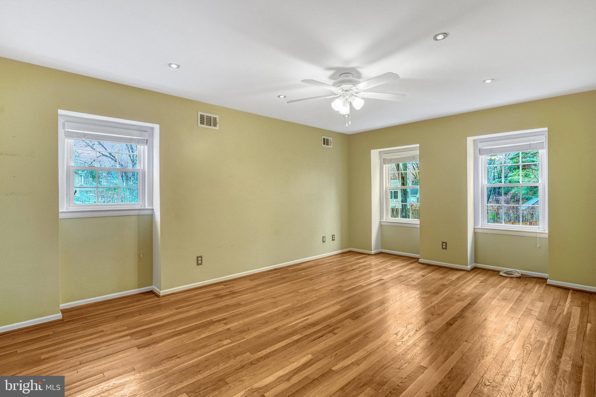 MC LEAN HAMLET - Residential