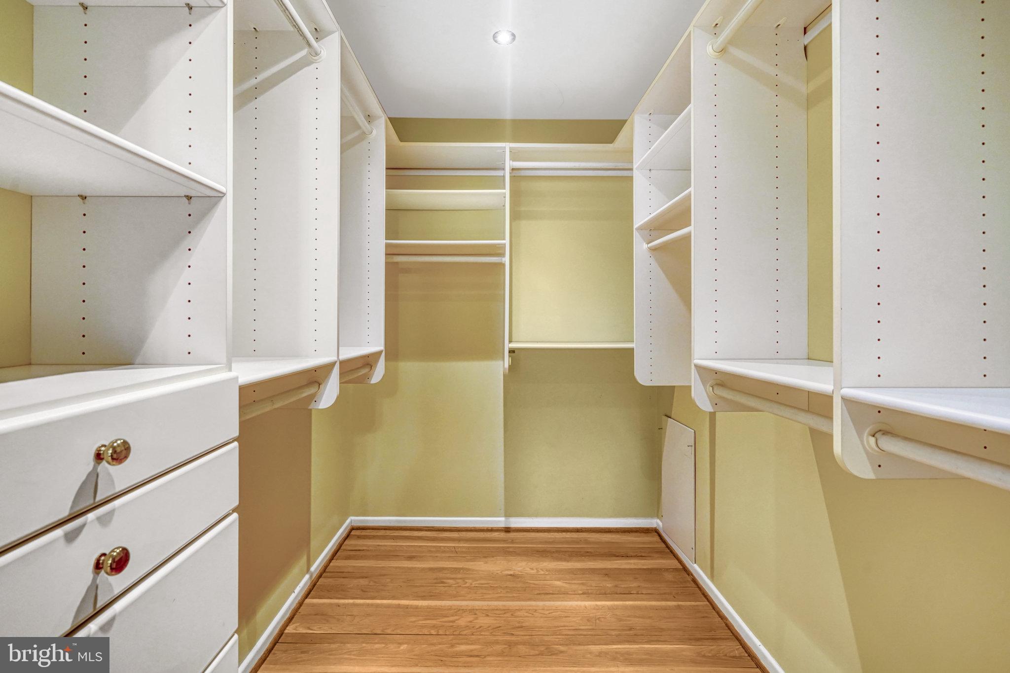 MC LEAN HAMLET - Residential