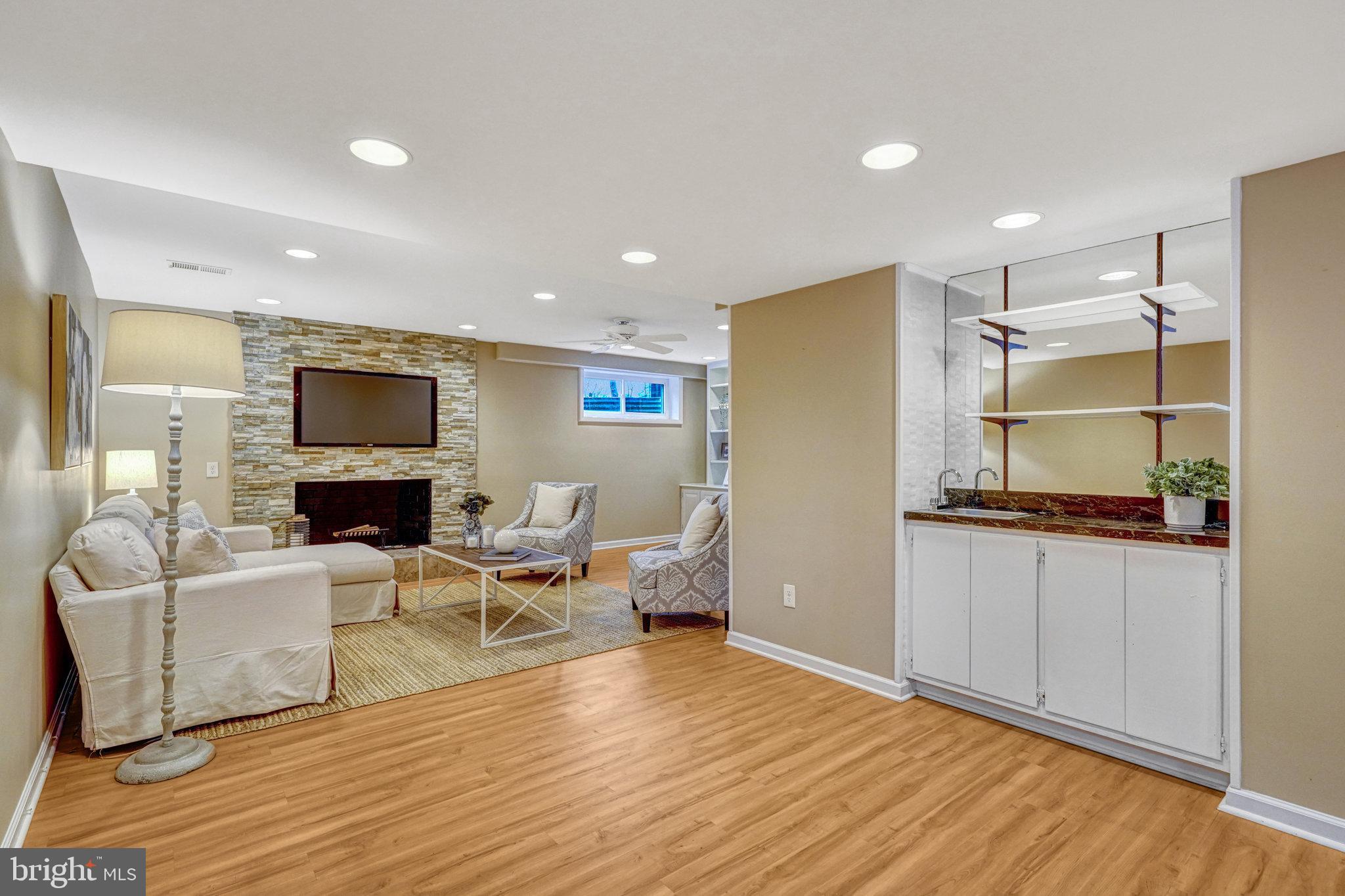 MC LEAN HAMLET - Residential