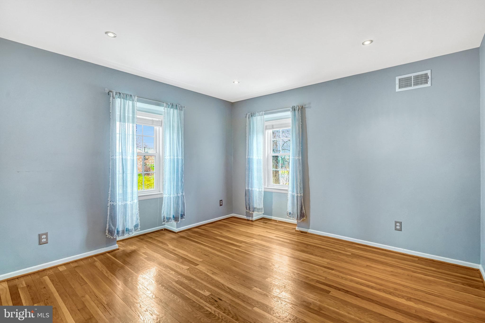 MC LEAN HAMLET - Residential