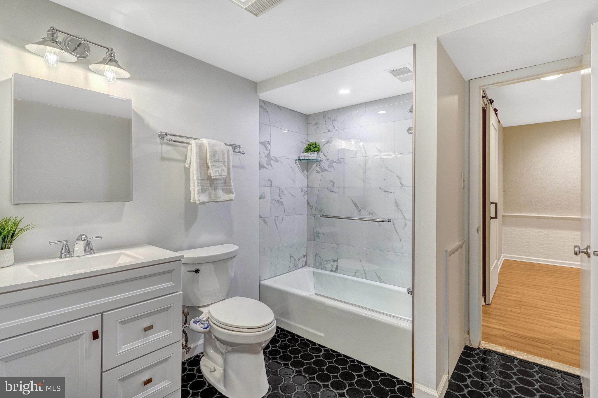 MC LEAN HAMLET - Residential