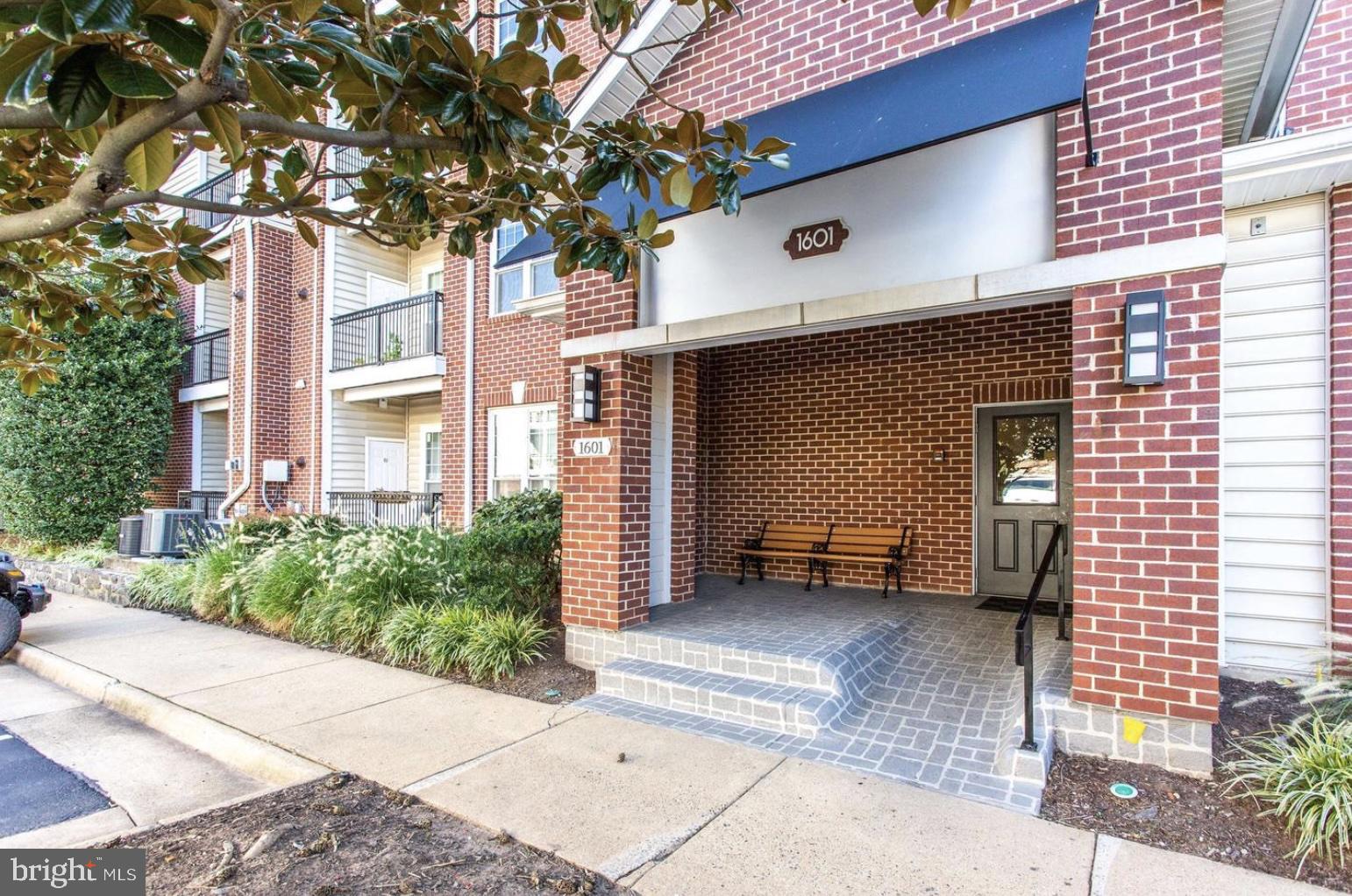 GATES OF MCLEAN - Residential