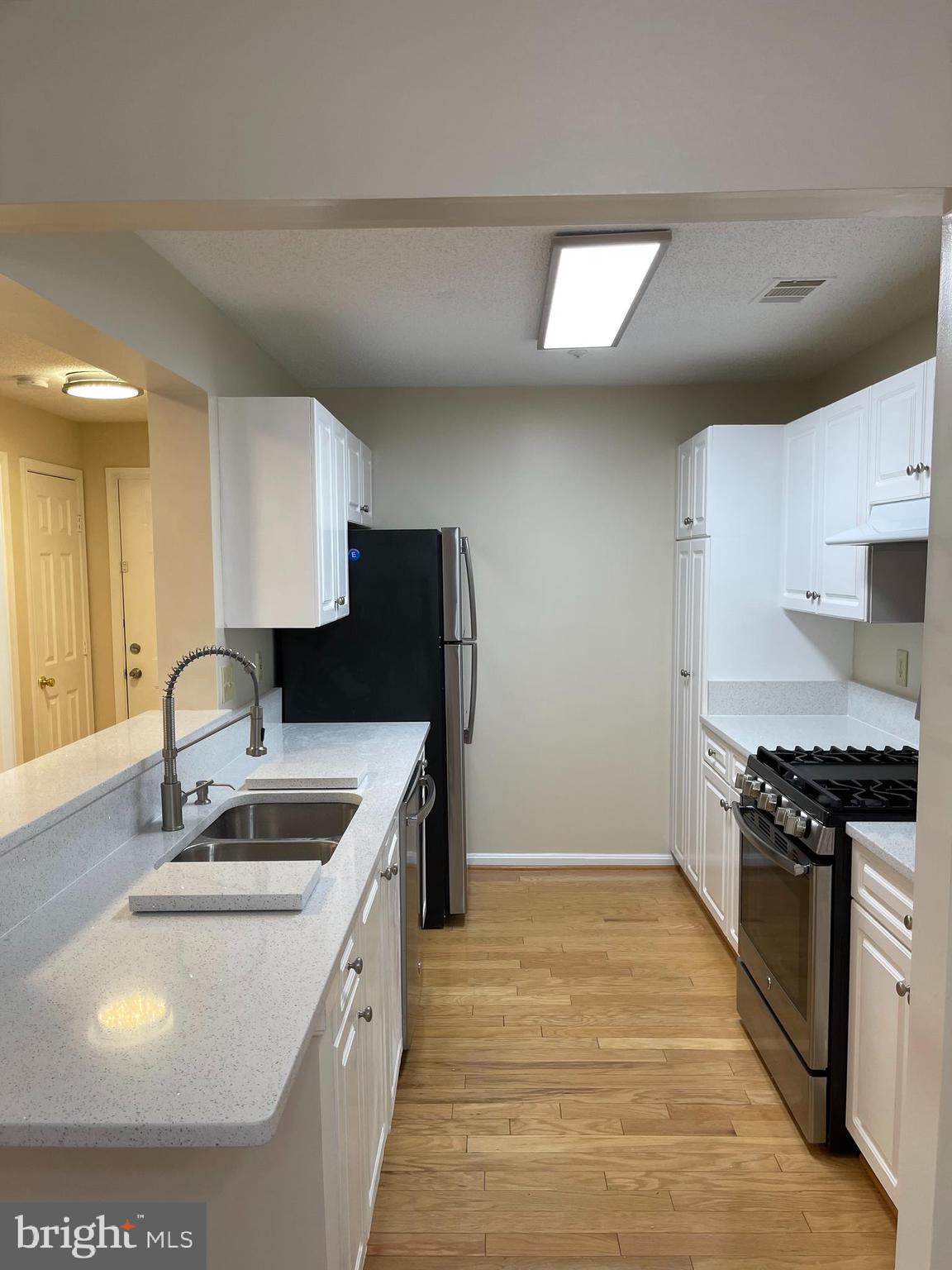 10007 VANDERBILT CIRCLE 8-6