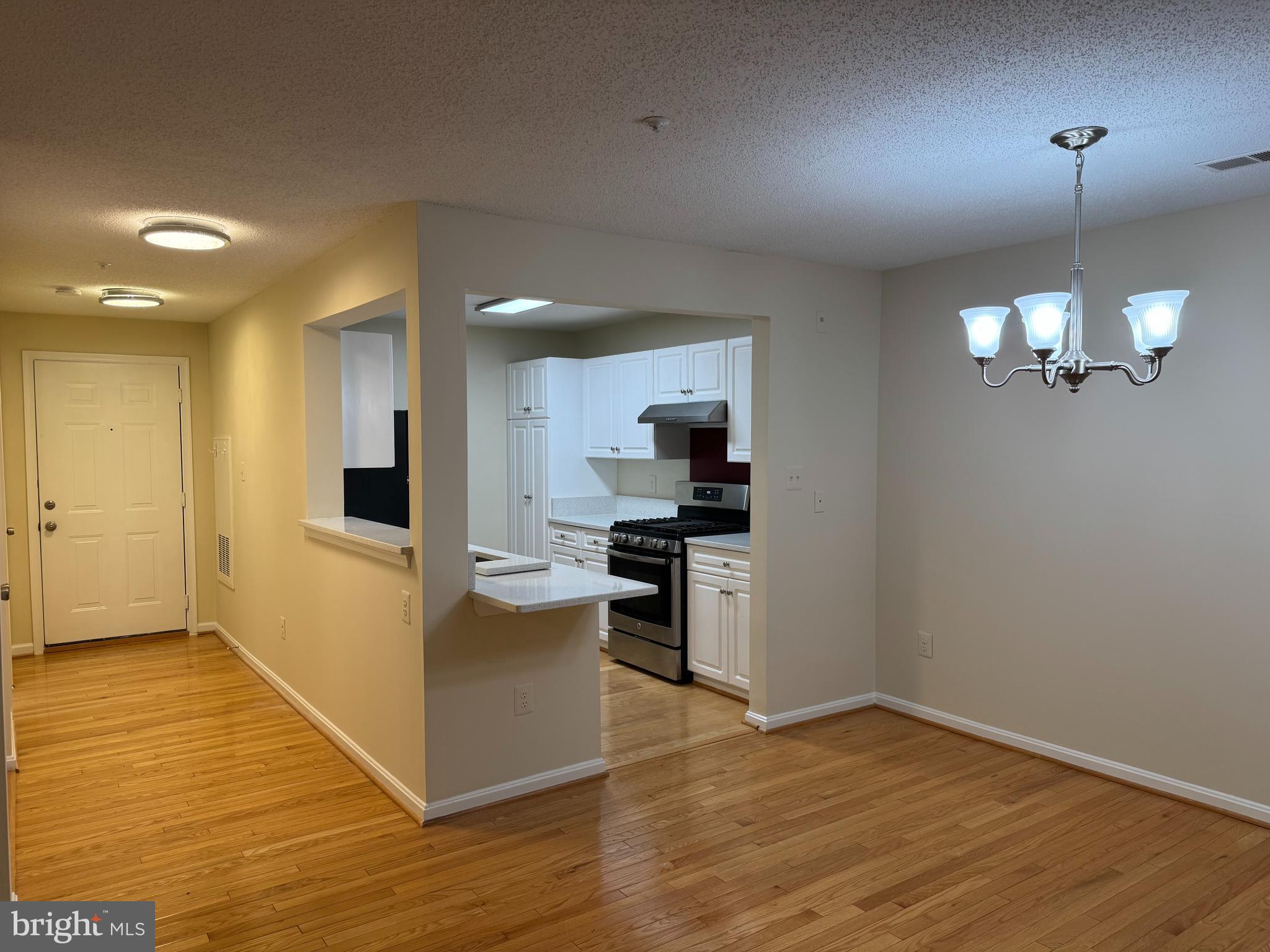 10007 VANDERBILT CIRCLE 8-6