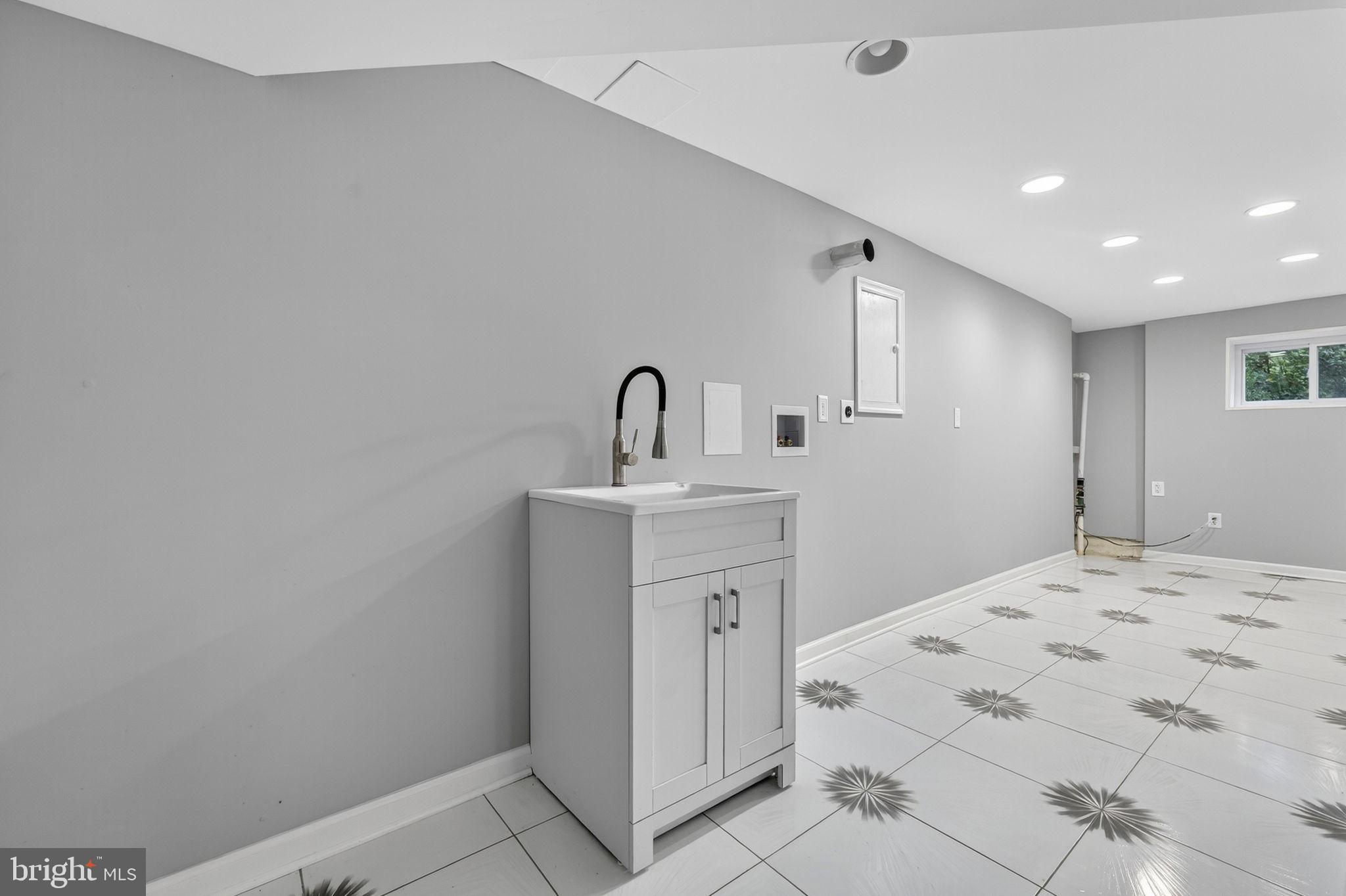 STONEYBROOKE - Residential