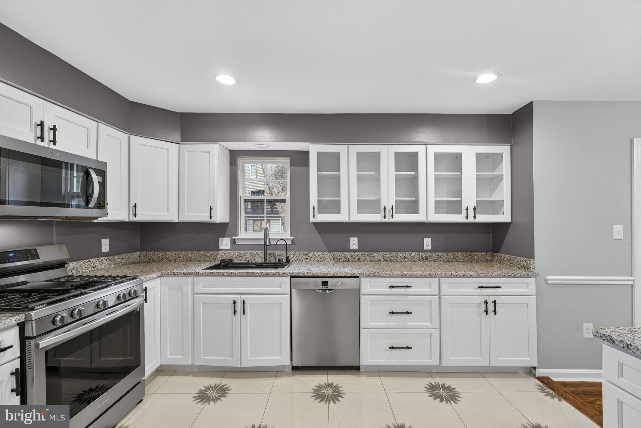 STONEYBROOKE - Residential