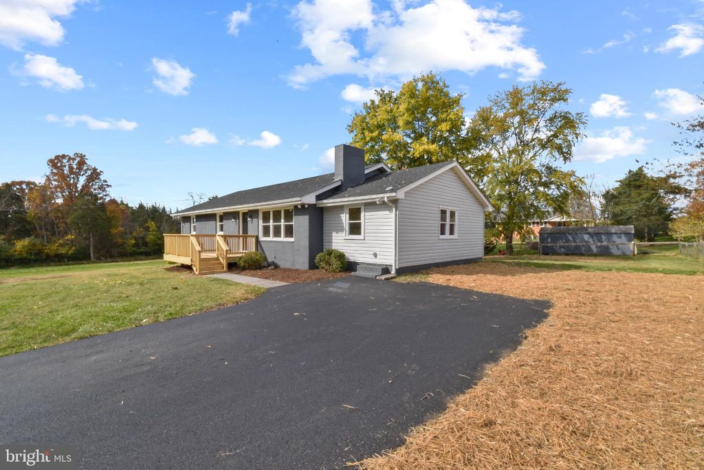 Photo of 370 Poe Drive, FRONT ROYAL, VA 22630 (MLS # VAWR2012626)