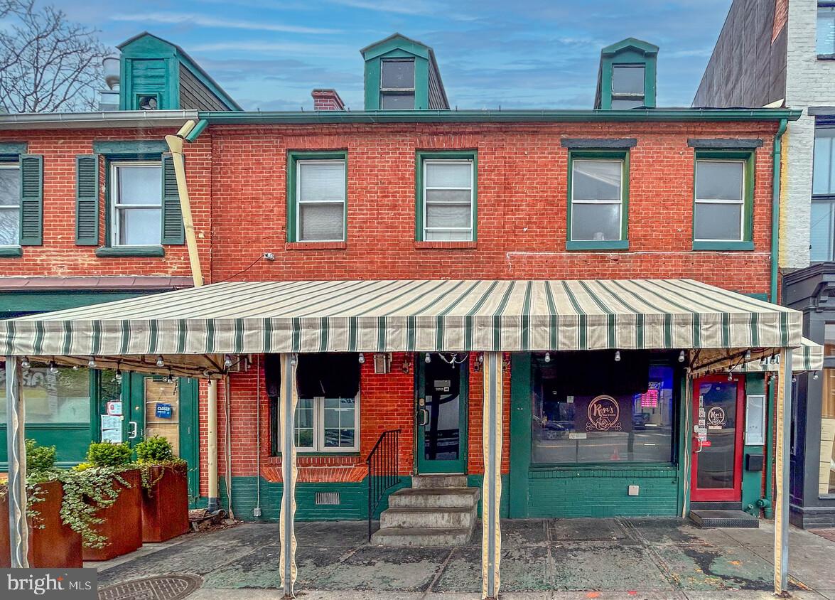 Turn key restaurant and bar for sale in the heart of Federal Hill with 7 day B liquor license.
The property is well located within walking distance, to renowned attractions such as the Inner Harbor, Camden Yards, and M&T Bank Stadium offer endless entertainment and networking opportunities. The area also boasts a diverse array of dining options, from trendy eateries to classic seafood spots, catering to a variety of tastes. With convenient access to major highways and public transportation, the location provides seamless connectivity to the heart of this bustling city. This is an unparalleled opportunity for an Office / Office Building investor to become a part of Baltimore's thriving business landscape.
