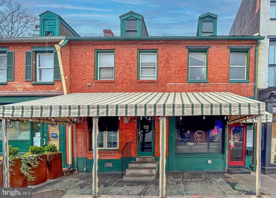 Turn key restaurant and bar for sale in the heart of Federal Hill with 7 day B liquor license.

The property is well located within walking distance, to renowned attractions such as the Inner Harbor, Camden Yards, and M&T Bank Stadium offer endless entertainment and networking opportunities. The area also boasts a diverse array of dining options, from trendy eateries to classic seafood spots, catering to a variety of tastes. With convenient access to major highways and public transportation, the location provides seamless connectivity to the heart of this bustling city. This is an unparalleled opportunity for an Office / Office Building investor to become a part of Baltimore's thriving business landscape.