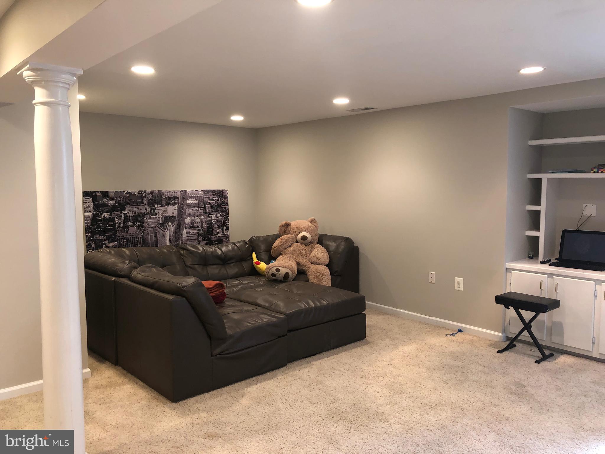 MEADOWGATE - Residential Lease