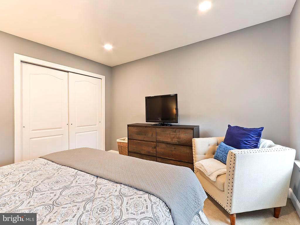 COUNTRY CLUB ESTS - Residential