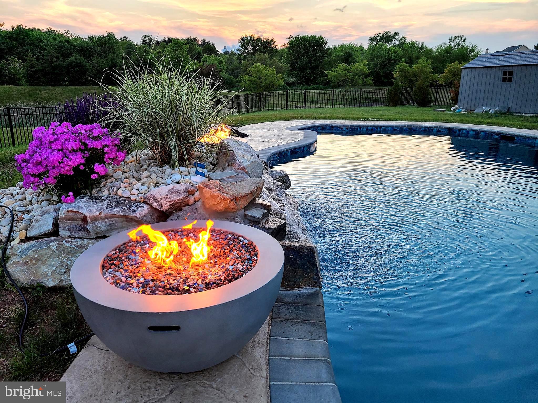 COUNTRY CLUB ESTS - Residential