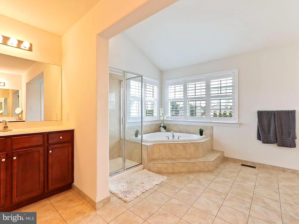 COUNTRY CLUB ESTS - Residential