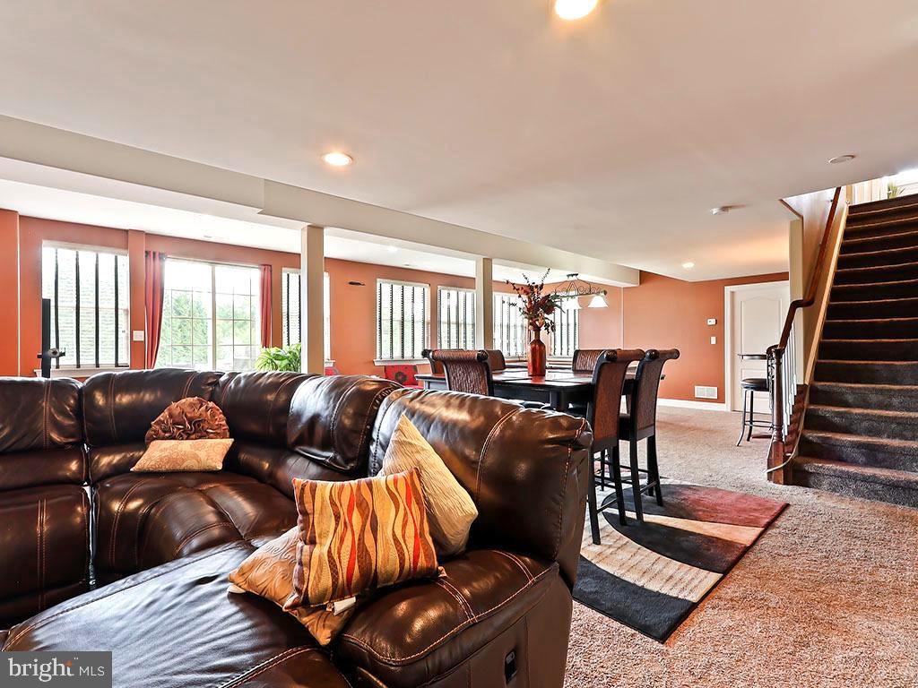 COUNTRY CLUB ESTS - Residential