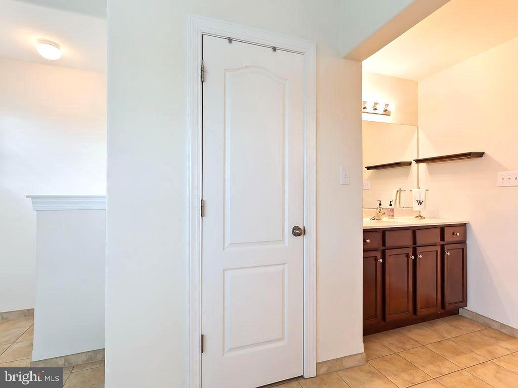 COUNTRY CLUB ESTS - Residential