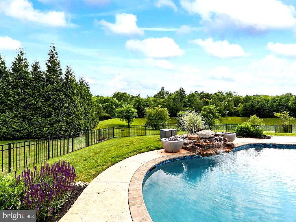 COUNTRY CLUB ESTS - Residential