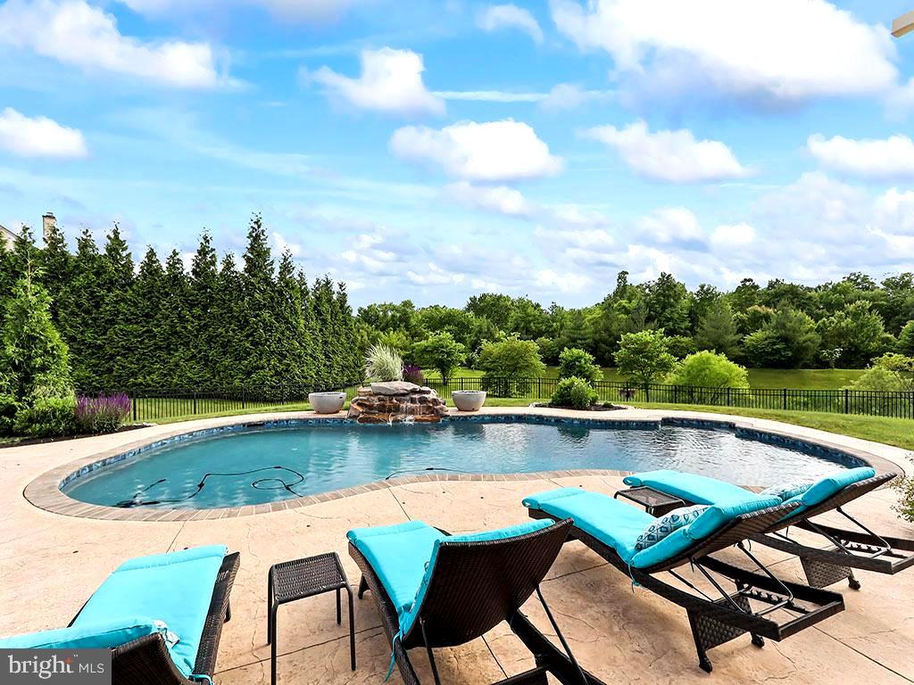 COUNTRY CLUB ESTS - Residential