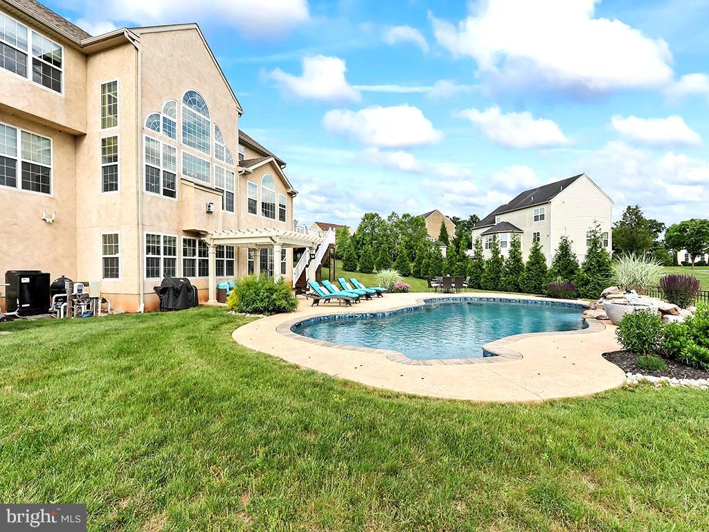 COUNTRY CLUB ESTS - Residential