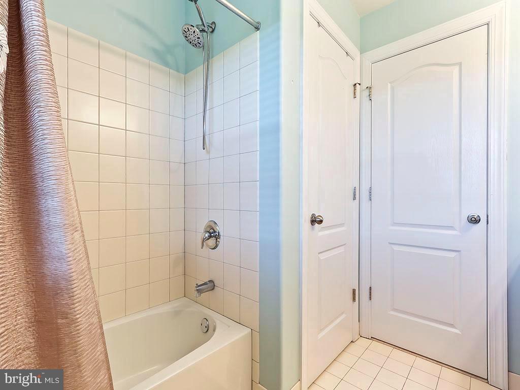 COUNTRY CLUB ESTS - Residential