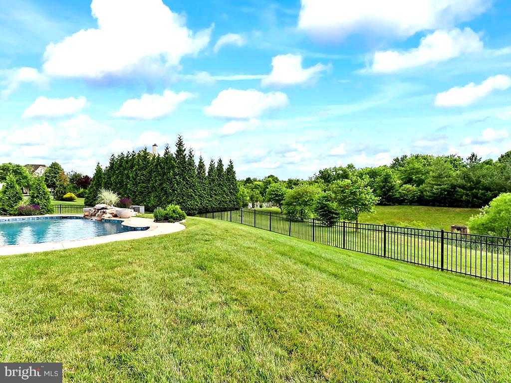 COUNTRY CLUB ESTS - Residential